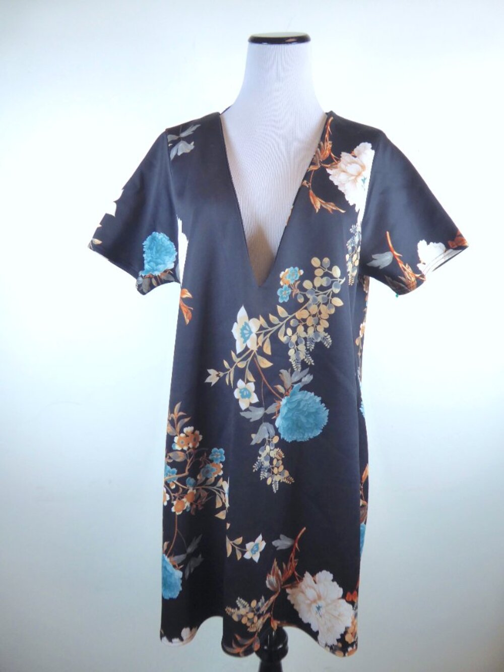 Missguided black floral deep v dress 12